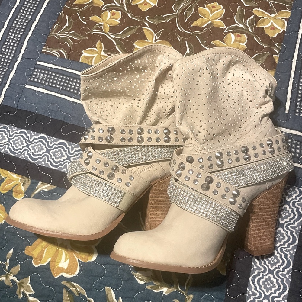 Cute cream boots!